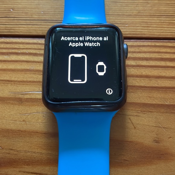 Apple Watch Series 3 42mm - Picture 3 of 9